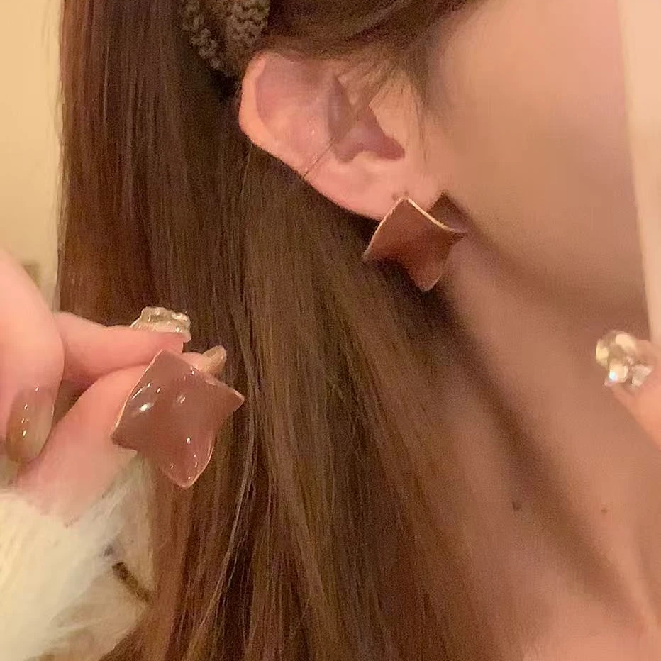 铜合金亚克力耳饰 早秋复古轻奢焦糖菱形耳环女气质百搭耳针耳饰