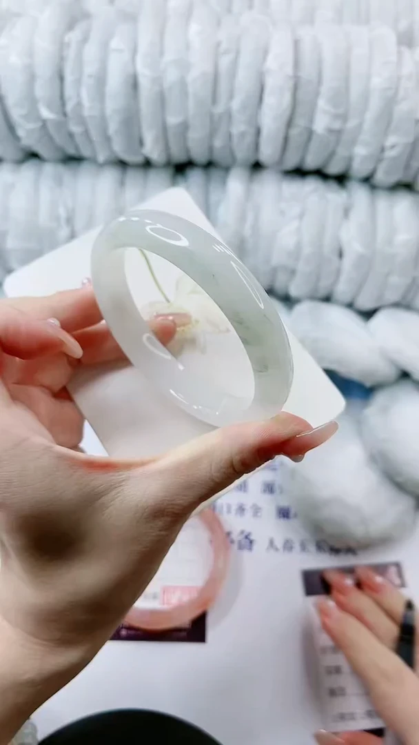 【闪购商品】石英质玉手镯未镶嵌多样性发货C10