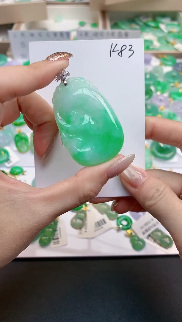 颈饰18K金镶嵌翡翠天然缅甸A货翡翠