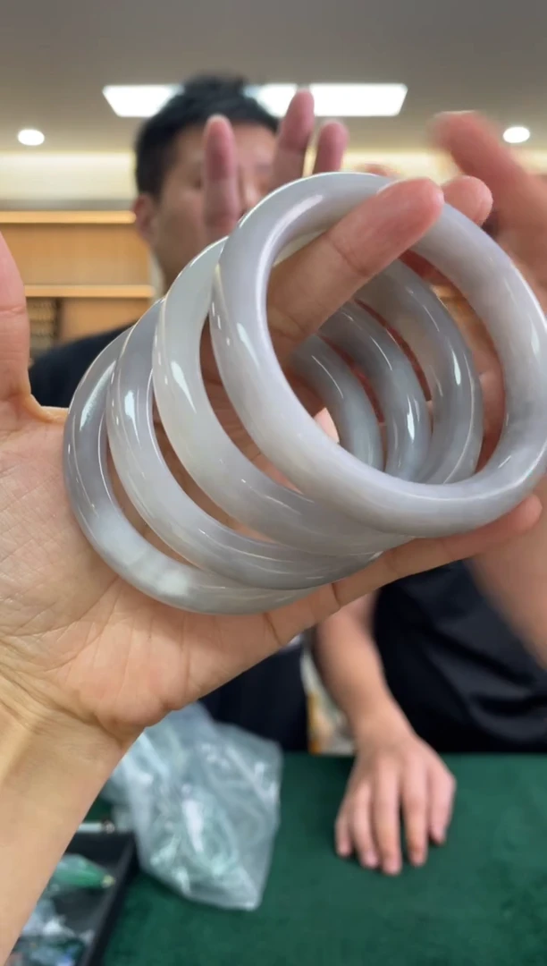 和田玉手镯未镶嵌多样性发一件*备注圈口51-59