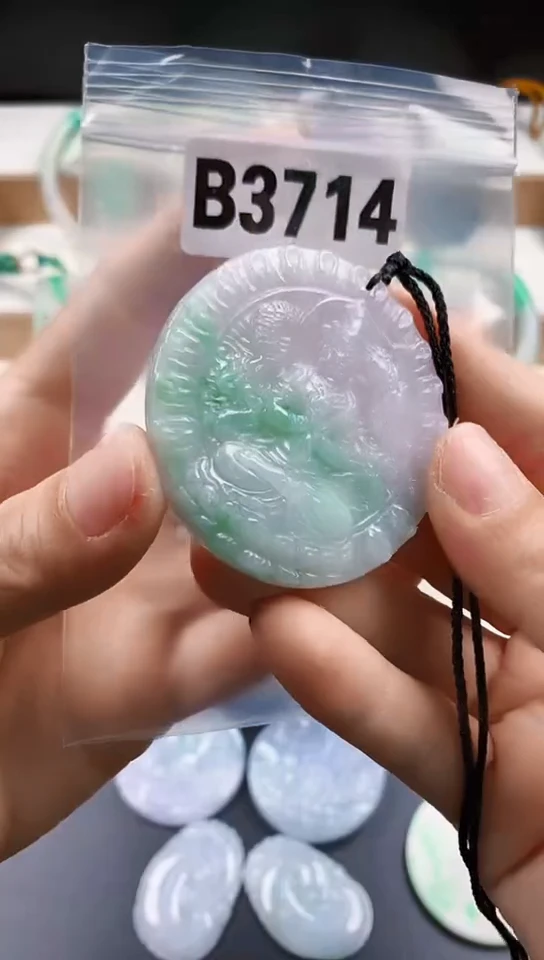 颈饰未镶嵌翡翠天然翡翠吊坠挂件