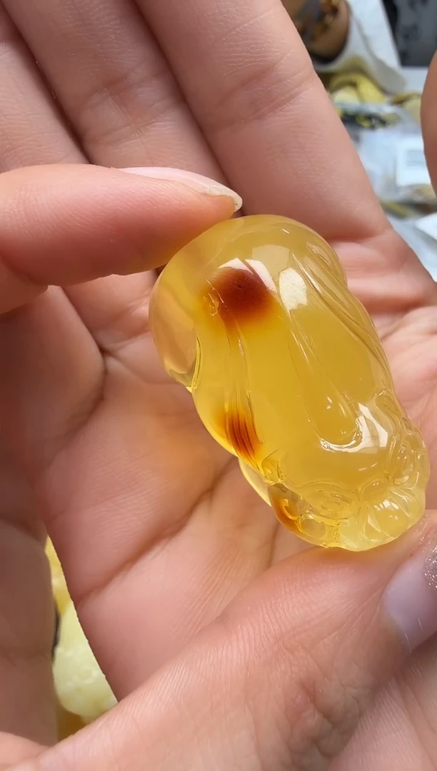 裸石琥珀未镶嵌如图