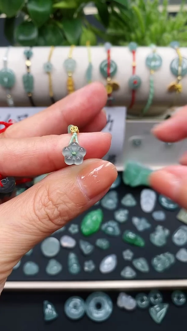 翡翠裸石翡翠小花戒指