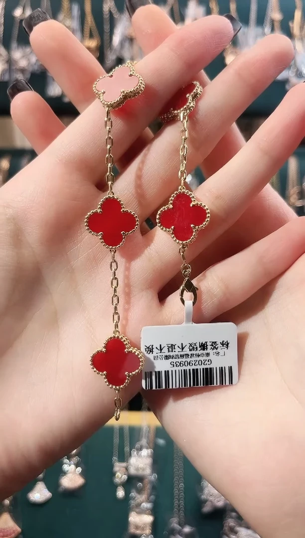 18K金镶嵌玛瑙手链18K金镶嵌 K黄五花