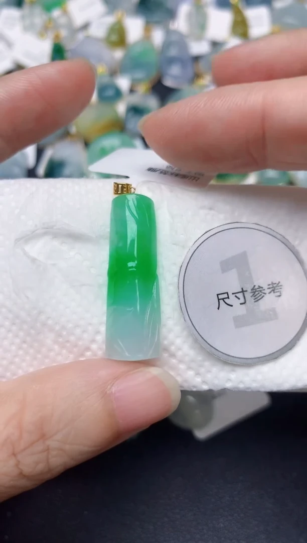 颈饰18K金镶嵌翡翠天然缅甸A货翡翠