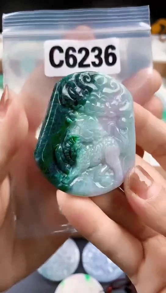 颈饰未镶嵌翡翠天然翡翠吊坠挂件