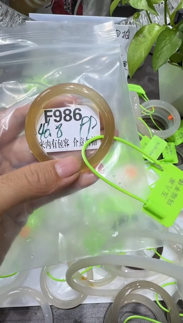 玛瑙/玉髓手镯未镶嵌8**9玛瑙