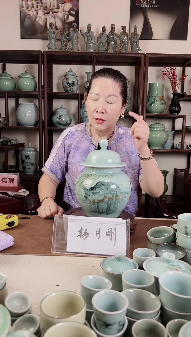 专**人釉中彩 牛画 盖罐