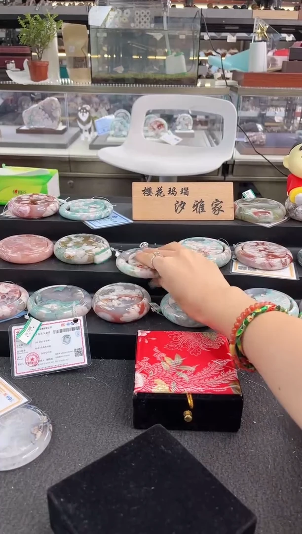 未镶嵌手镯石英质玉六*六圈口（赠品镯心）