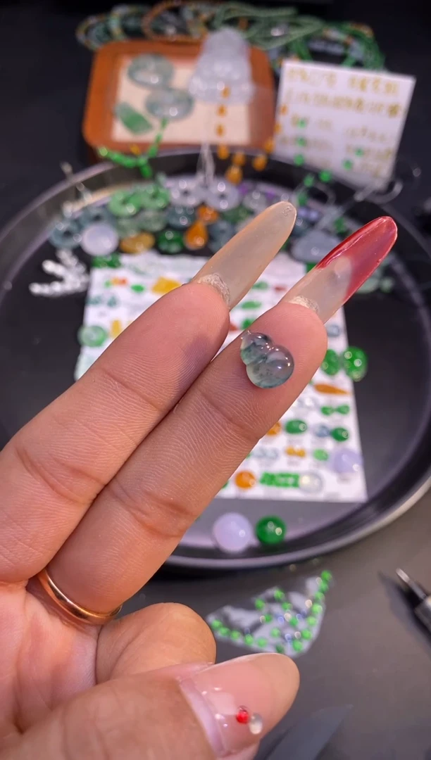 【闪购商品】翡翠挂件未镶嵌葫芦