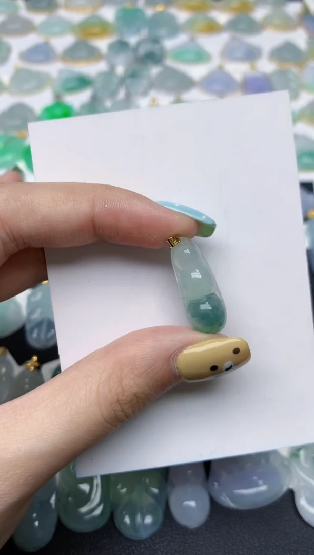 翡翠18K金镶嵌颈饰天然缅甸A货翡翠