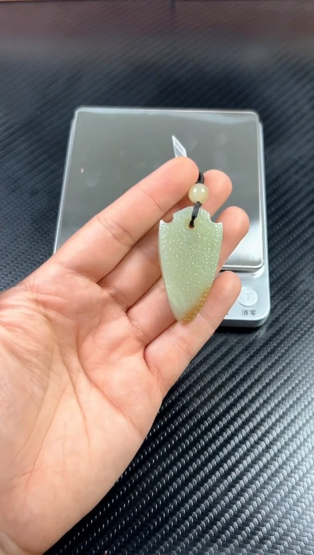 吊坠(赠链)未镶嵌和田玉若羌微色差L