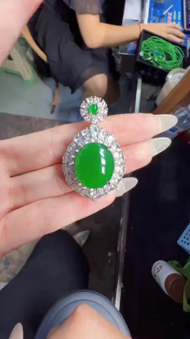 未镶嵌定制翡翠翡翠A货有轻微色差属于正常现象，蛋面多样性发货1