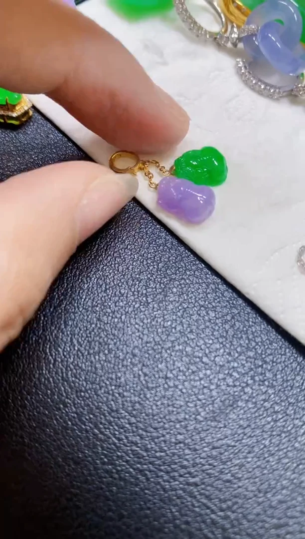 颈饰18K金镶嵌翡翠貔貅