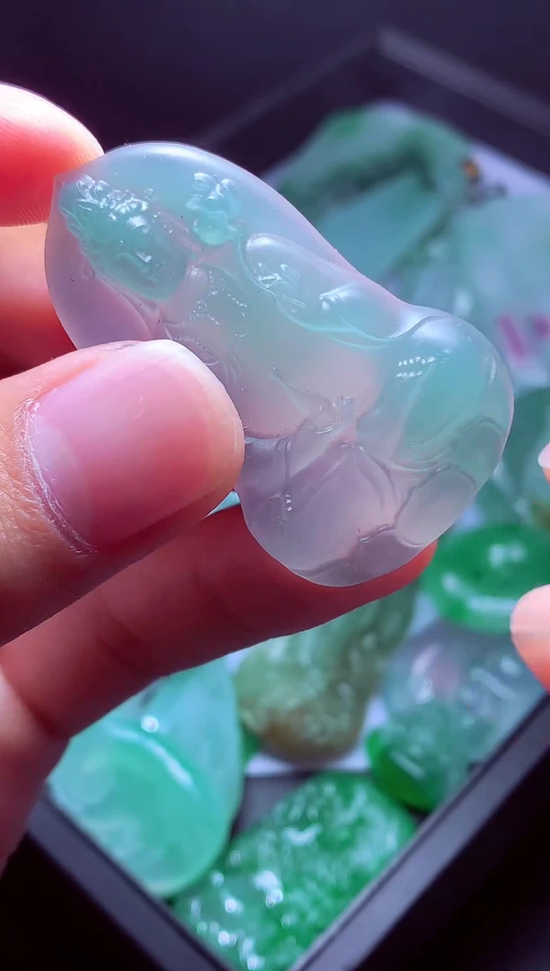 未镶嵌定制翡翠岁***?毛货翡翠定制