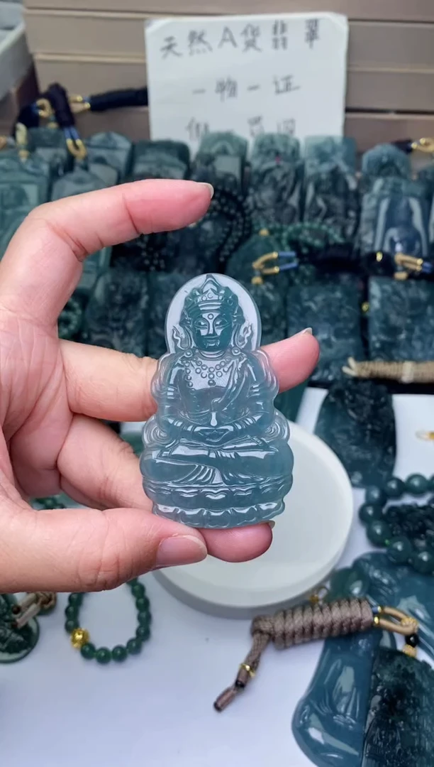 颈饰未镶嵌翡翠