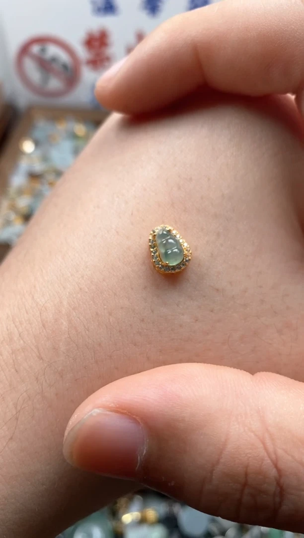 【闪购商品】翡翠颈饰未镶嵌情人节快乐~