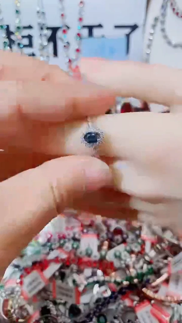 戒指蓝宝石未镶嵌