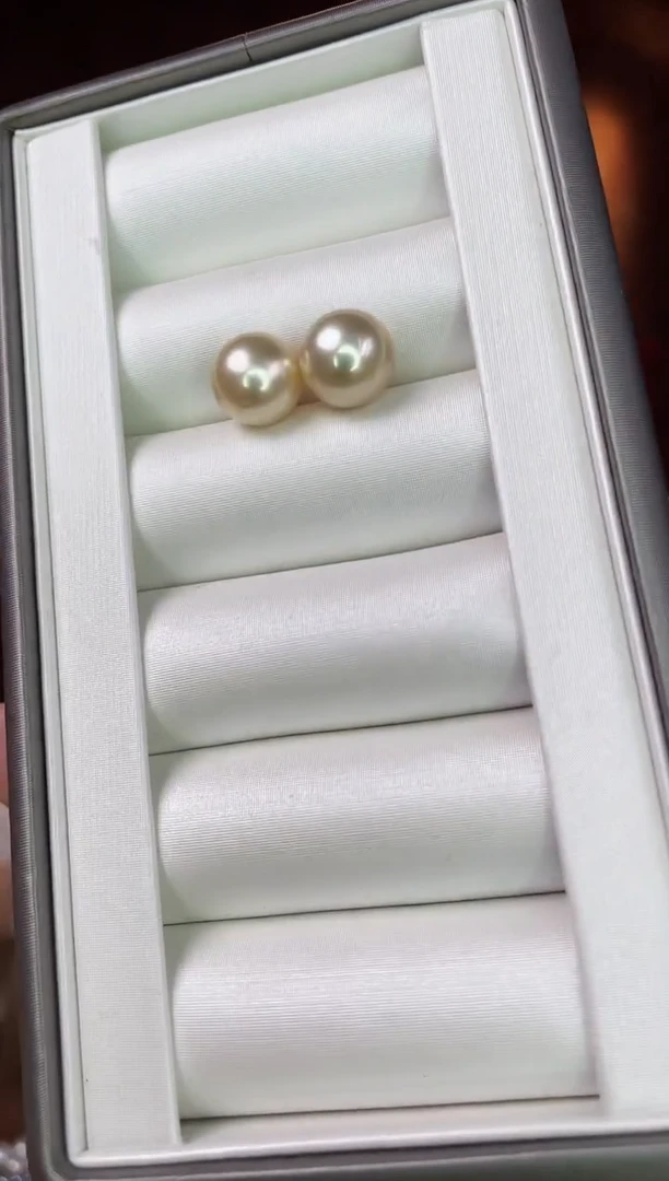 【闪购商品】海水珍珠耳钉18K金镶嵌干枯玫瑰11-12mm多样性发一对