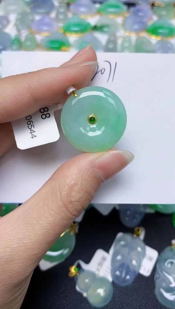 翡翠18K金镶嵌颈饰天然缅甸翡翠A货