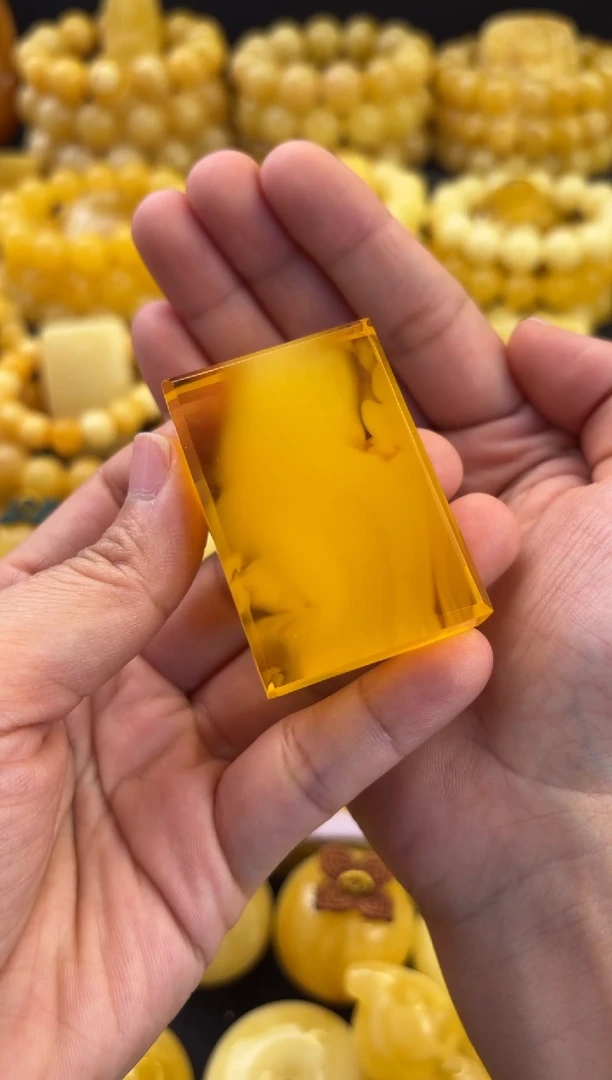 蜜蜡颈饰未镶嵌焦皮料意境蜜糖子冈牌