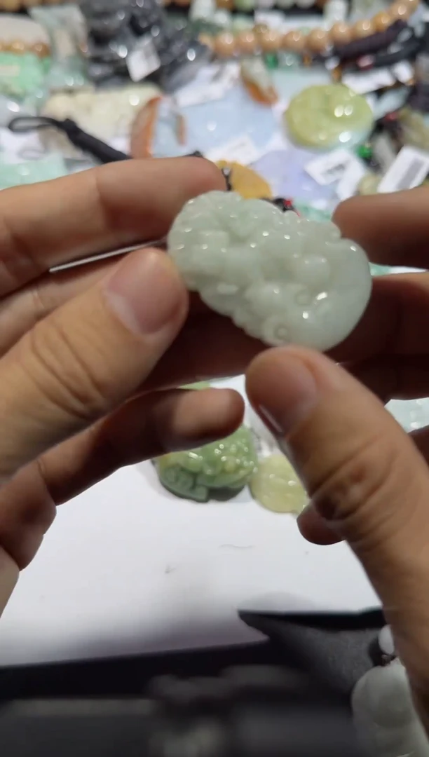 【闪购商品】翡翠颈饰未镶嵌00005136