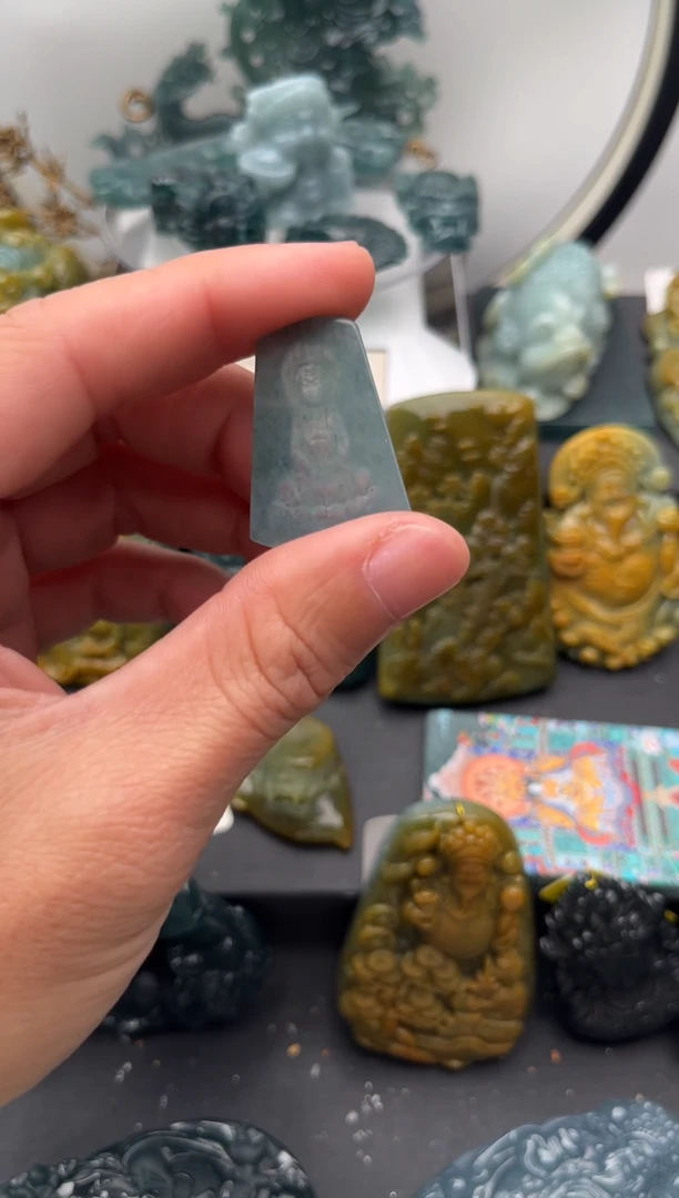 颈饰未镶嵌翡翠小观音