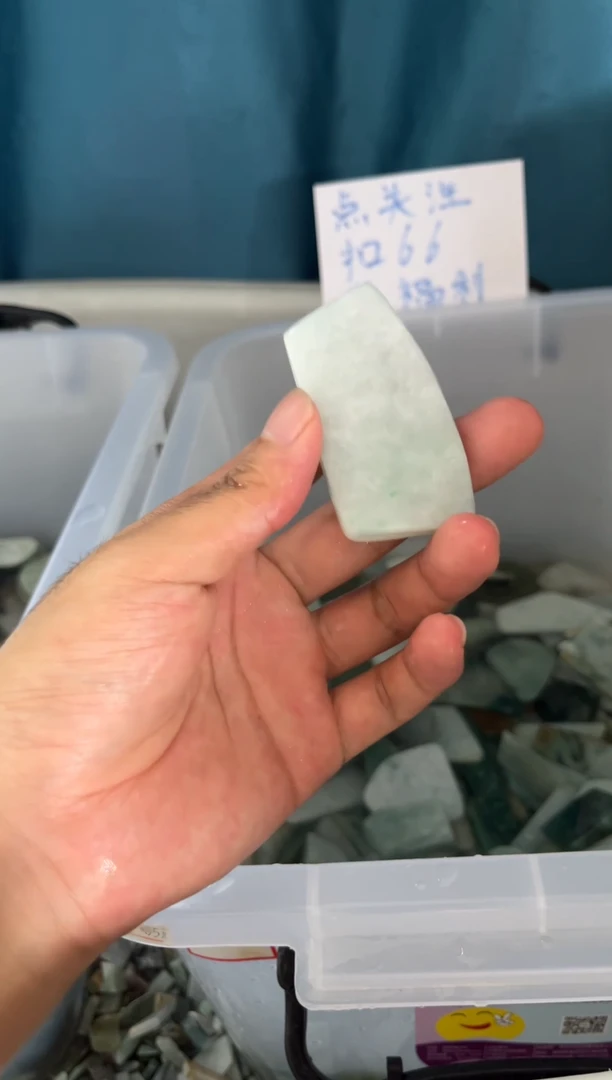 翡翠挂件未镶嵌翡翠
