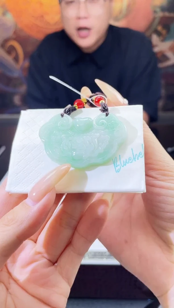 翡翠未镶嵌颈饰多样性发其一