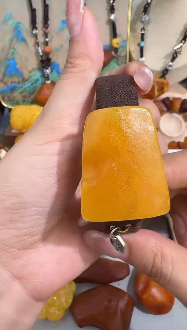 未镶嵌琥珀裸石琥珀