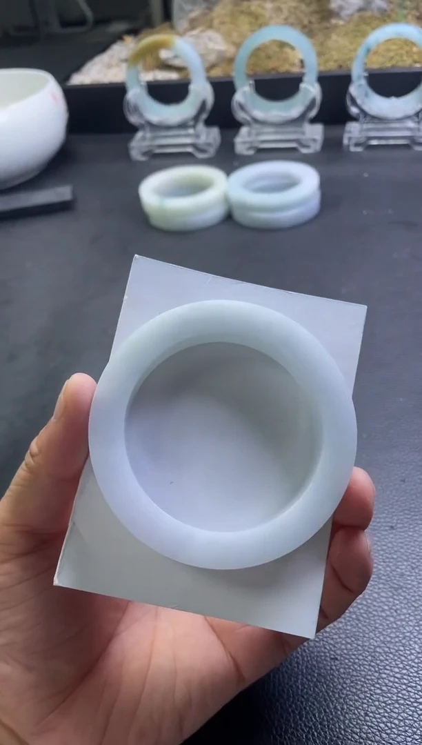 未镶嵌手镯定制翡翠手镯