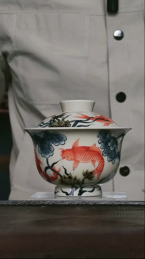 青花釉里金二号釉鲤鱼两财盖碗