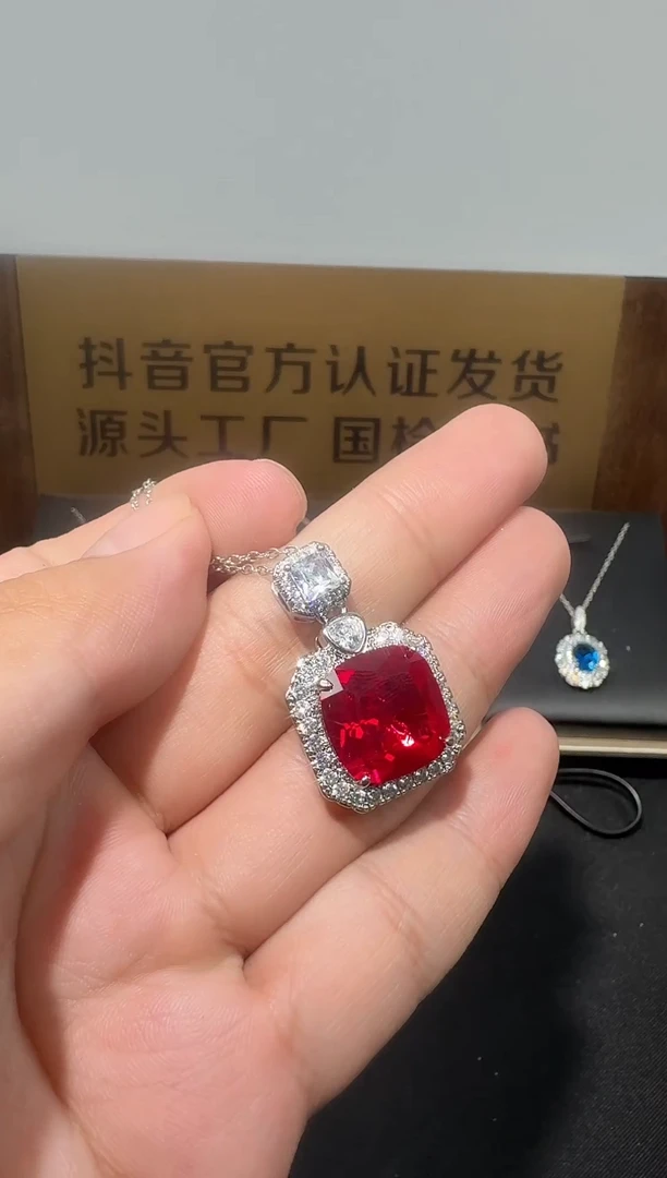 吊坠(赠链)18K金镶嵌红宝石123