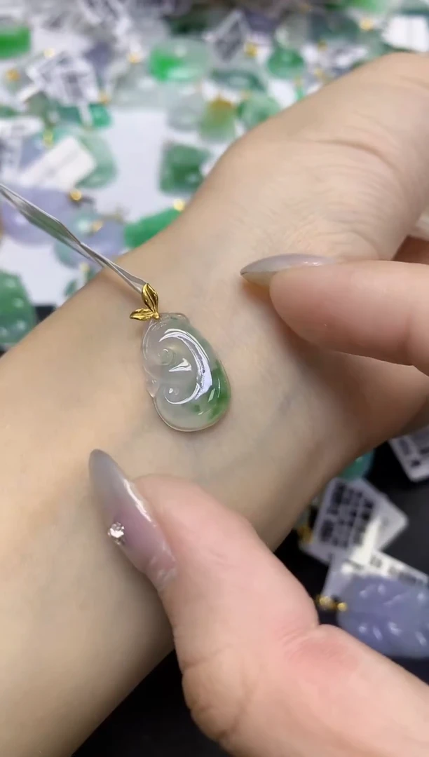 颈饰18K金镶嵌翡翠天然缅甸翡翠A货百元以上9元证书费自理