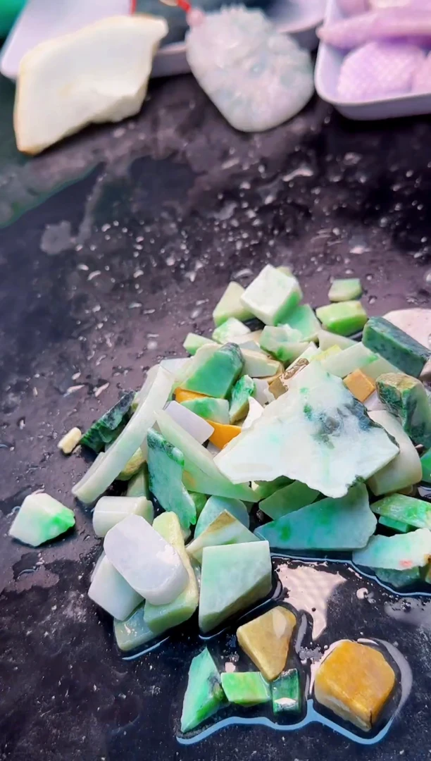 配石翡翠散**光062天然A货翡翠