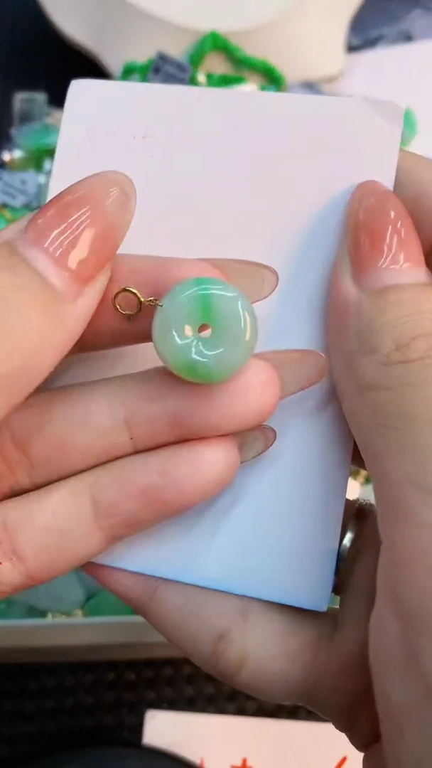 翡翠未镶嵌吊坠(不含链)1