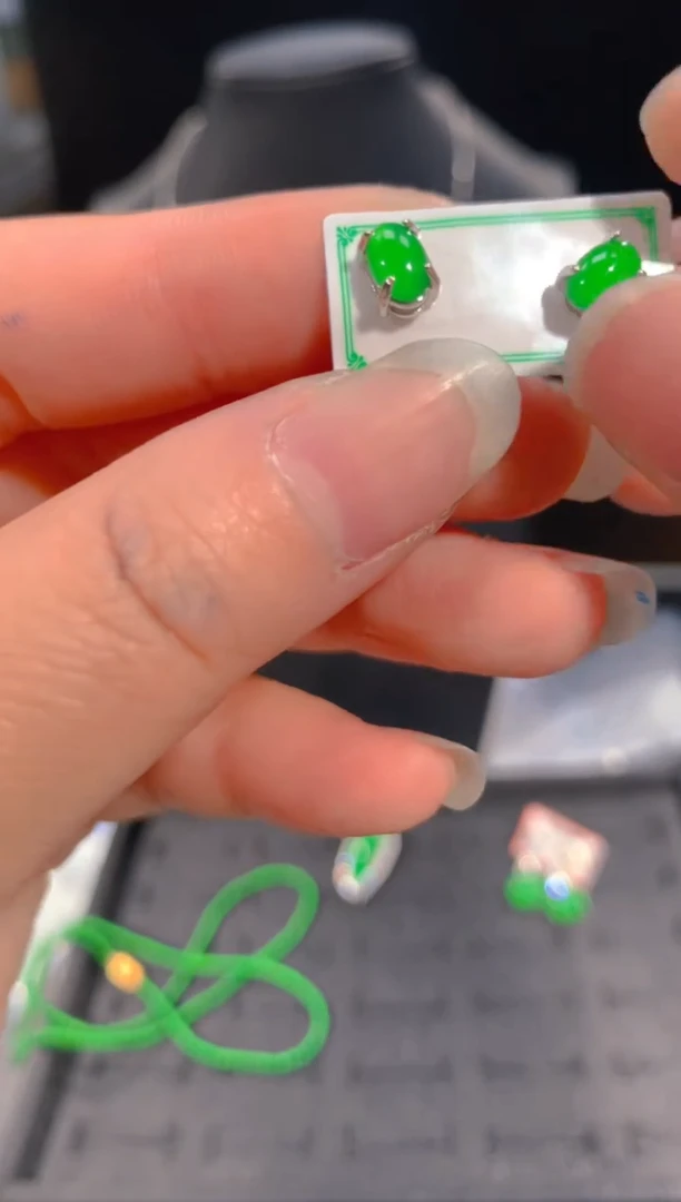 【闪购商品】定制翡翠未镶嵌128定制翡翠，多样性发货（发其一）