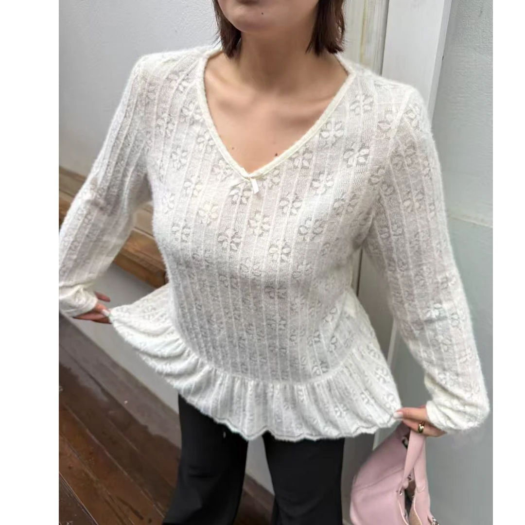 【轻轻绒语】秋冬新款绒感蕾丝花边打底衫V领正肩显瘦大码芭蕾风
