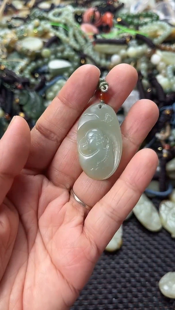 和田玉未镶嵌颈饰（多样性发一件）没有证书有瑕