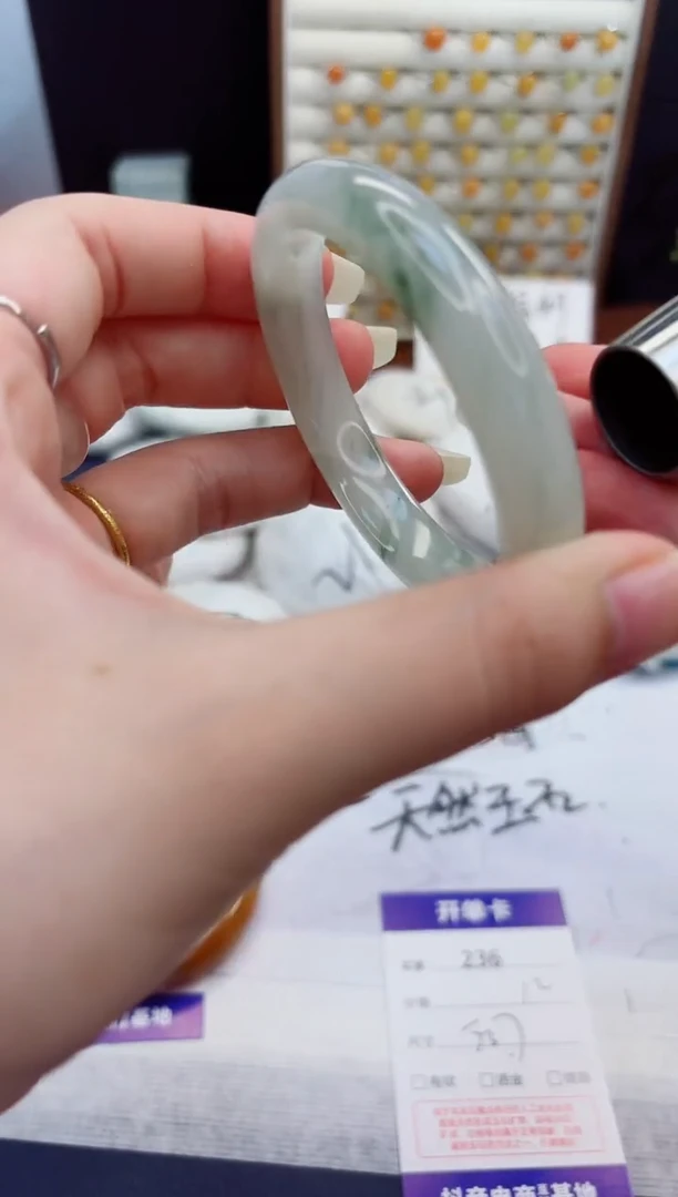 未镶嵌手镯石英质玉236-天山翠-圈口53