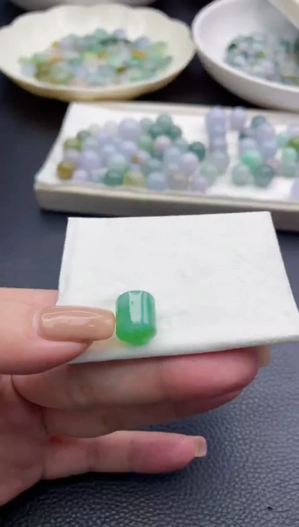 未镶嵌定制翡翠摇*珠子