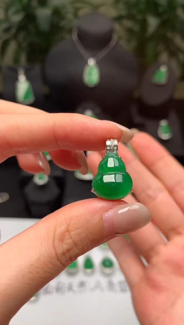 翡翠18K金镶嵌吊坠(不含链)葫芦