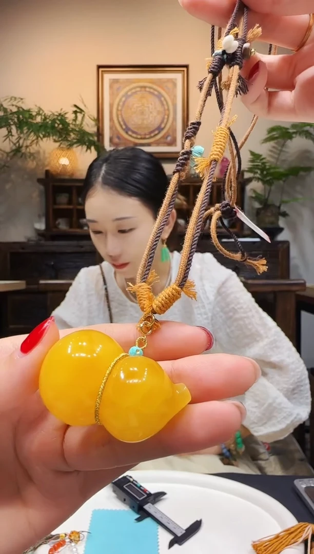 蜜蜡颈饰未镶嵌葫芦