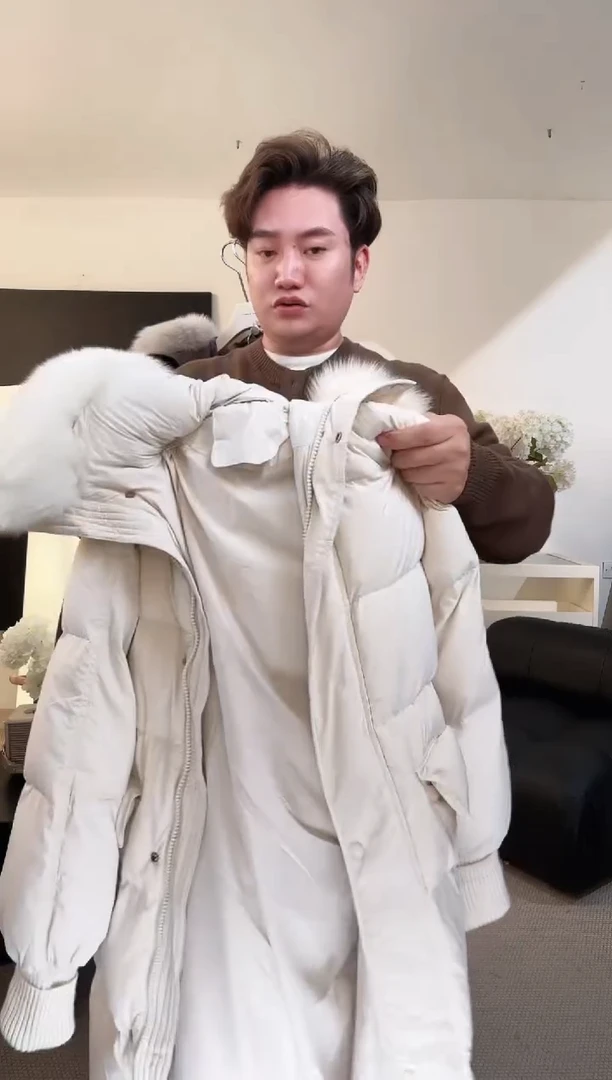 奶白色中长款毛领帽子外套