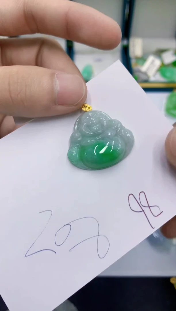 翡翠18K金镶嵌颈饰翡翠