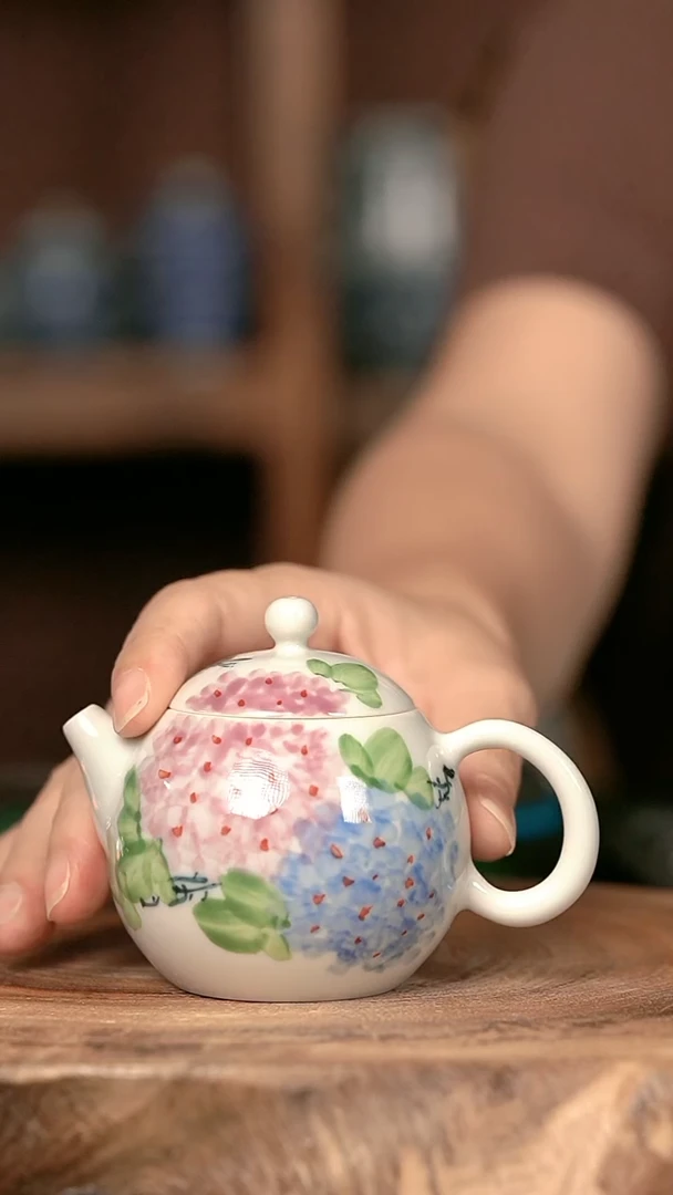 手绘手绘手绘高温现代瓷   气  绣球花西施壶100CC