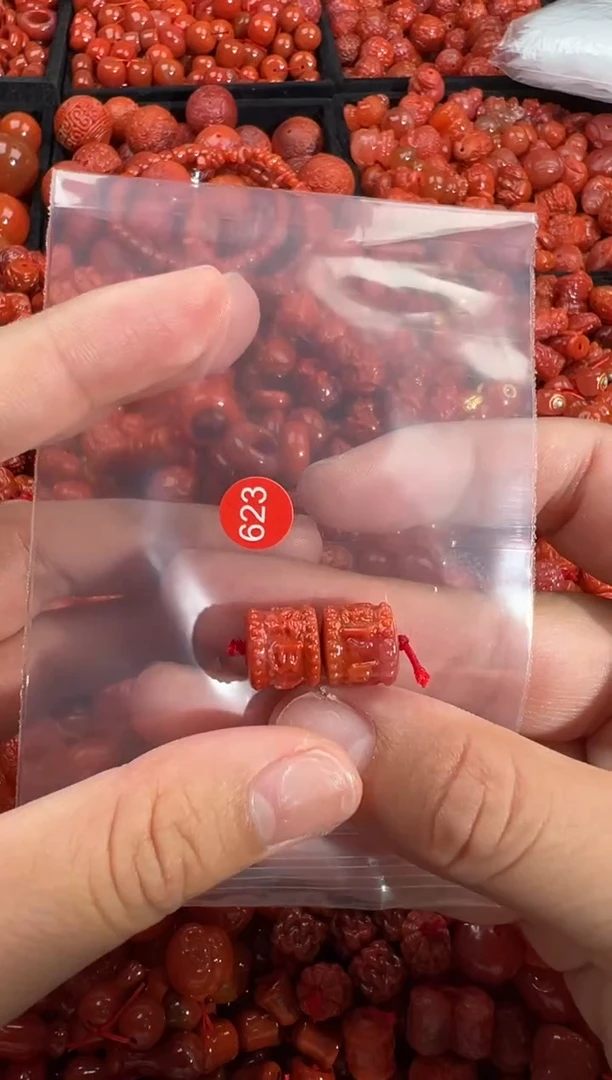 南红玛瑙未镶嵌颈饰1