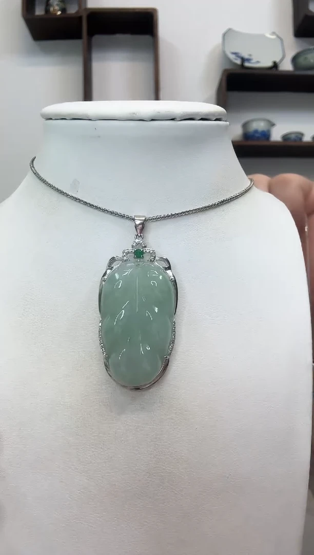 吊坠(赠链)银S925镶嵌翡翠叶子