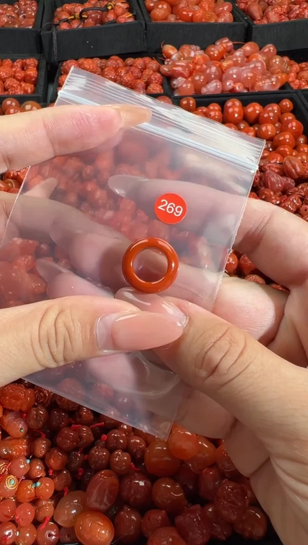 南红玛瑙未镶嵌颈饰1