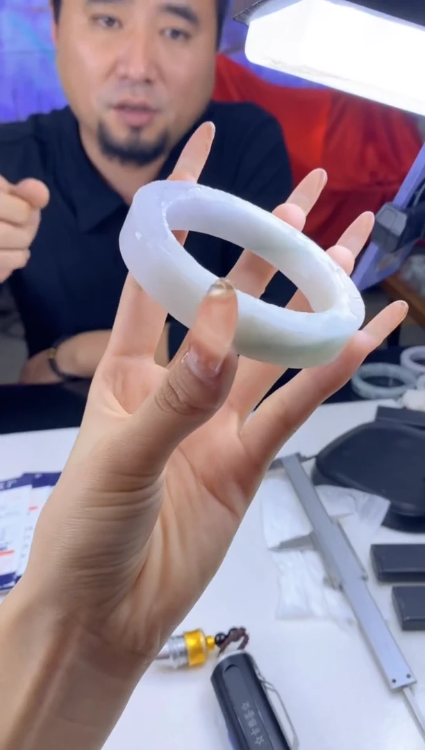 【闪购商品】定制翡翠毛胚定制手镯未镶嵌59-63+（微瑕）